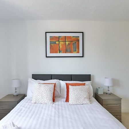 Kvm - Highclere House For Large Groups With Parking By Kvm Stays ハンプトン エクステリア 写真