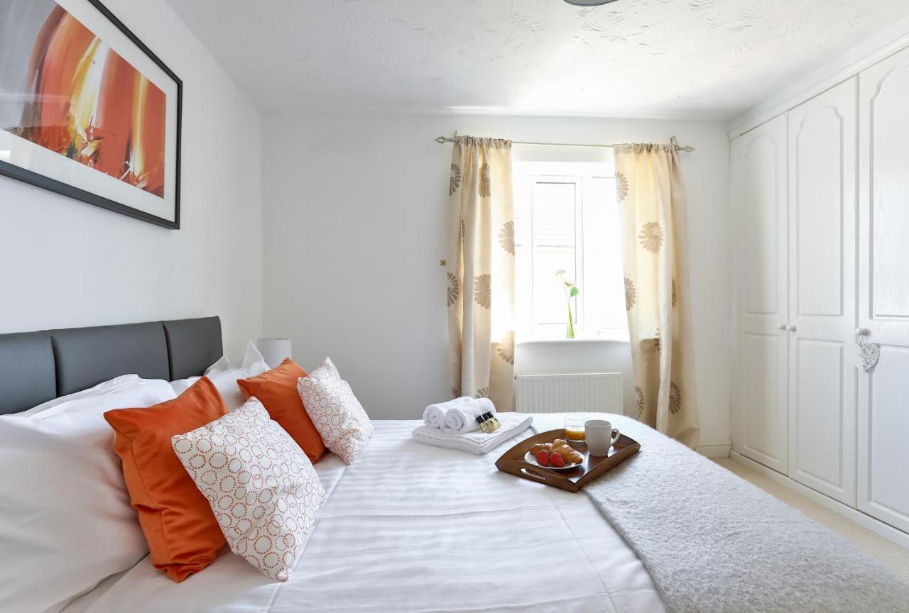 Kvm - Highclere House For Large Groups With Parking By Kvm Stays ハンプトン エクステリア 写真