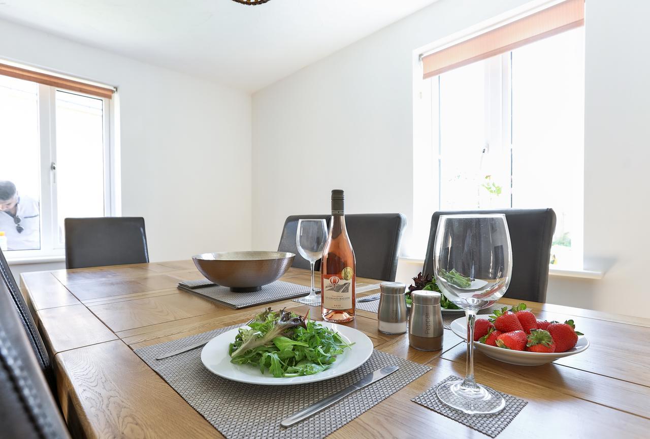 Kvm - Highclere House For Large Groups With Parking By Kvm Stays ハンプトン エクステリア 写真